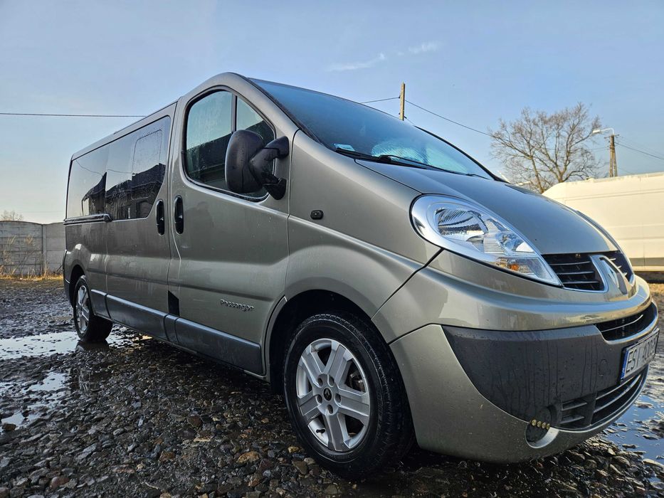Renault Trafic passenger 2,0 115km nawiewy tył jak vivaro 2008r