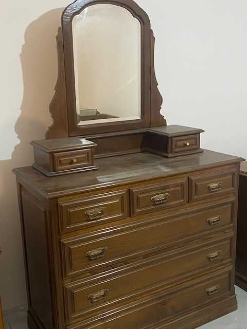 Cómoda com espelho
