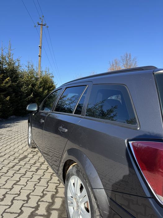 Продам Опель астра Н 1.6 газ-бензин 2011р.в  5500$