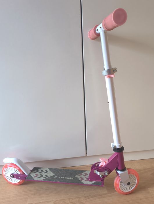 Самокат для дівчинки