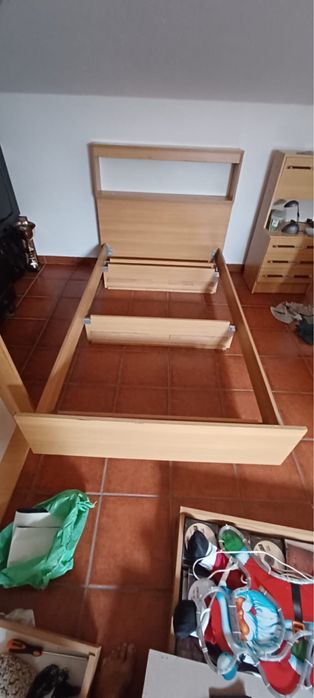 Vendo cama de solteiro com gavetas