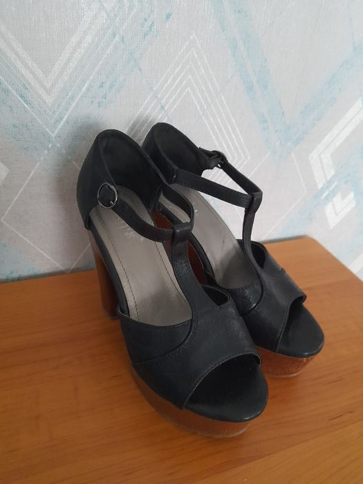 Взуття жіноче 38