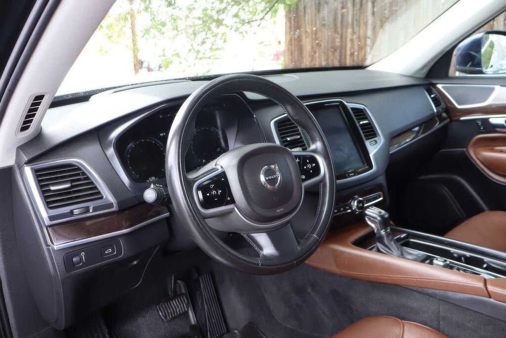 Volvo XC90 T6 Momentum      2019