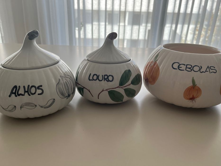 Conjunto de 3 recipientes em cerâmica