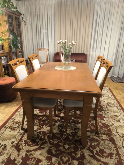 Elegancki komplet mebli do salonu – bordo, welur, stół, 8 krzeseł, komody i oświetlenie