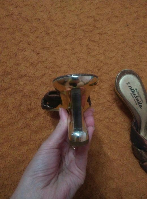 Босоножки шлепки "nila&nila" 38-39(Италия)