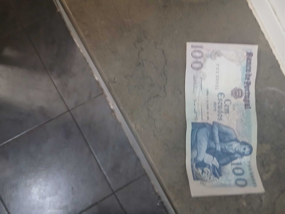 Vendo Escudos de 5000,1000,500,100,50,