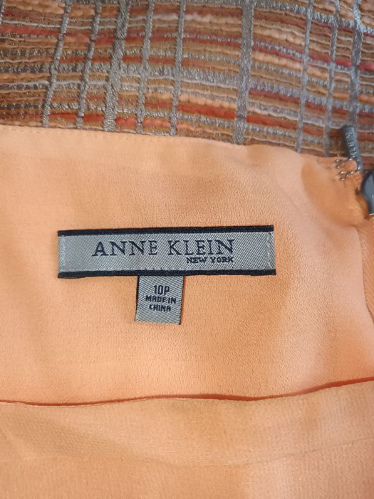 Elegancka sukienka Anne Klein.