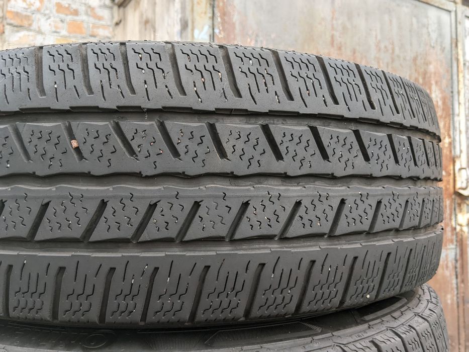 Зимній CONTINENTAL 215 60 17C протектор 80%