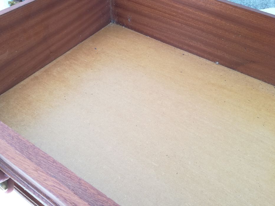 Gavetões de roupeiro de parede em madeira maciça