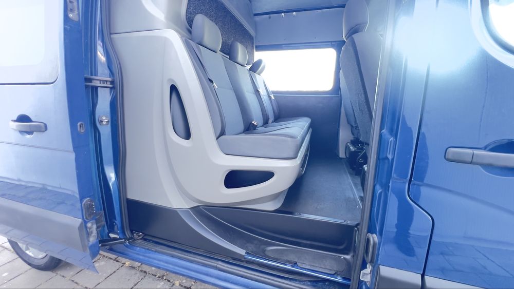 Nissan nv 400  de 6 lugares