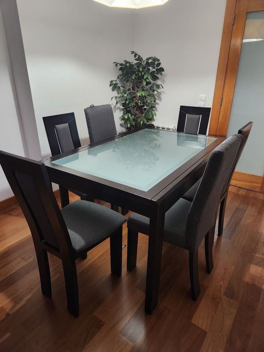 Mesa de jantar extensível com 4 cadeiras