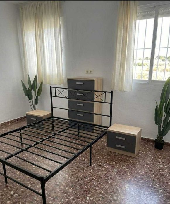 OFERTA!! Cama 135x190, cómoda e mesas de cabeceira