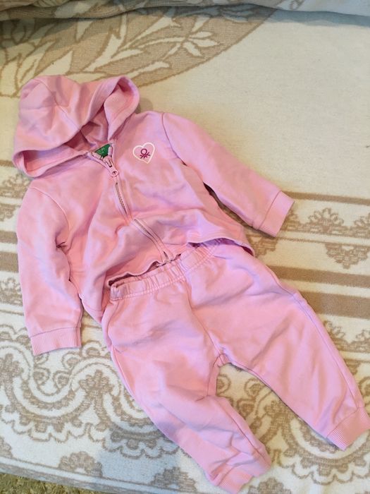 Костюм Benetton + пинетки в подарок