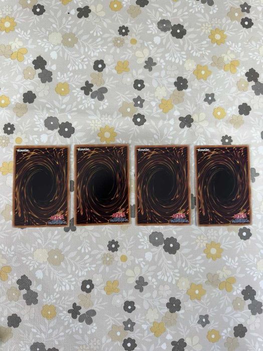 Yu-Gi-Oh! 4 Blue-Eyes White Dragon Japonesas Oficiais Konami–Near Mint