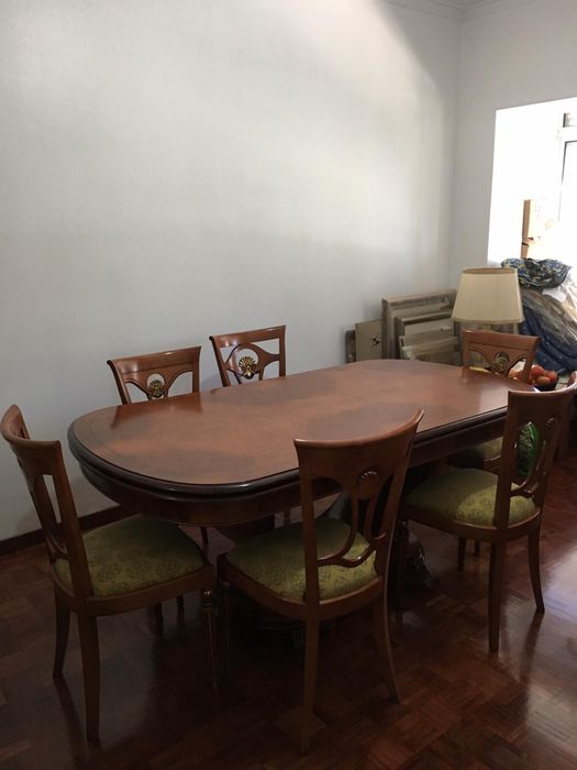 Mesa e 6 cadeiras e 2 cadeirões