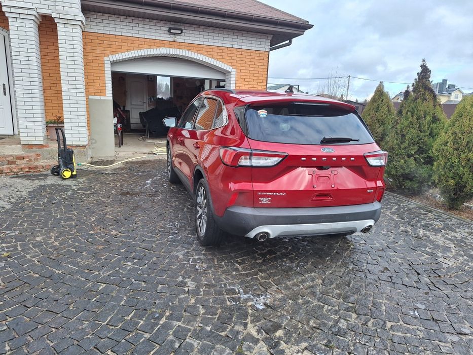 Ford Escape Titanium hybrid