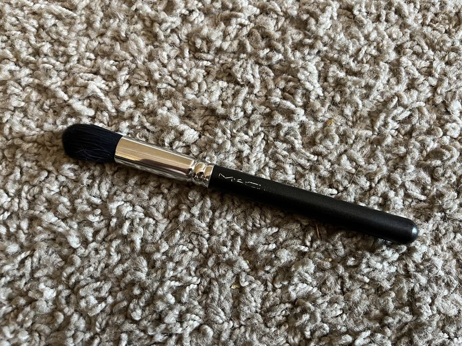 Mac 109s pędzel do makijażu różu rozświetlacza pudru 109