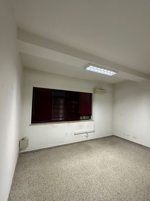 Loja para arrendar junto ao Continente -Vale das flores Coimbra