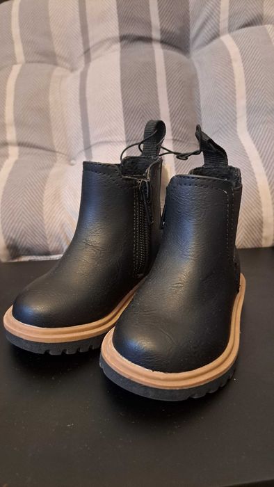 Botas para bebê tam EUR 18/19 e 21; Camisa Mango + protetor de berço