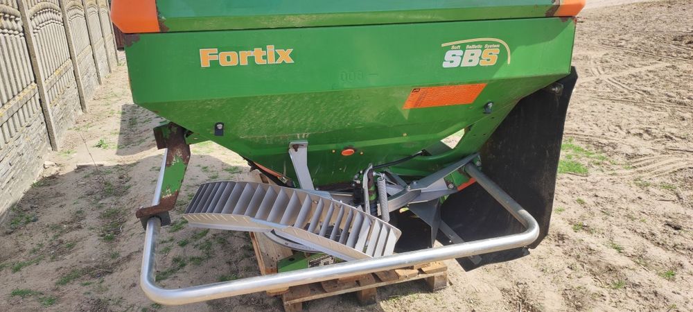 Sprzedam rozsiewacz nawozów amazone  za-m 2700