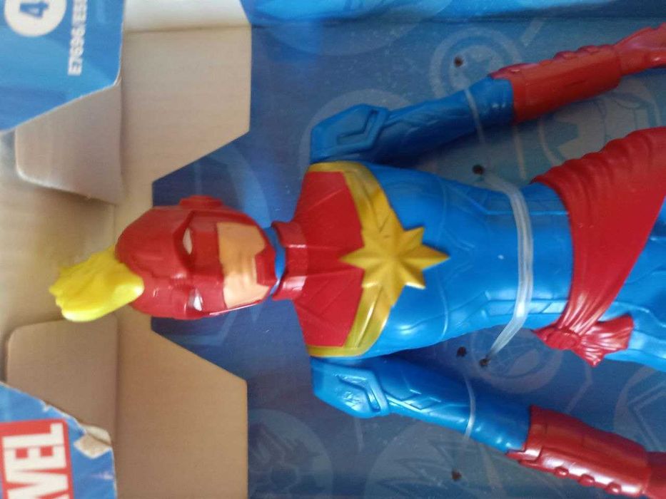 Ігрова фігурка капітан марвел. іграшка для хлопчиків