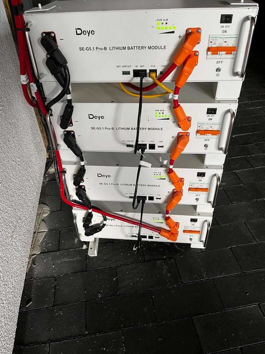 Встановлення гібридних інверторів і АКБ резервне живлення дома