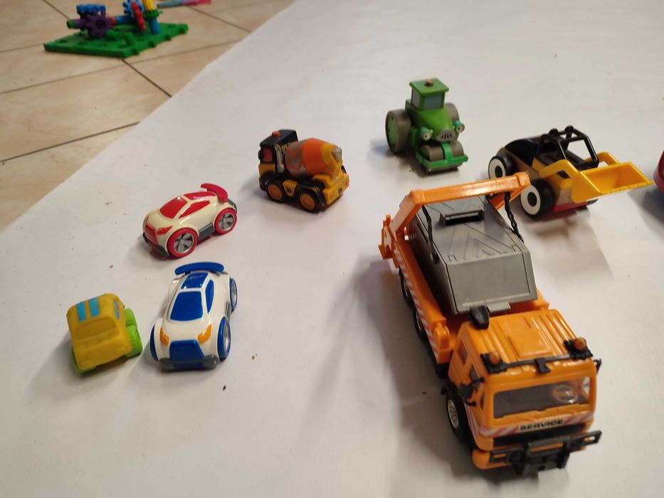 Zestaw samochodzików do piaskownicy