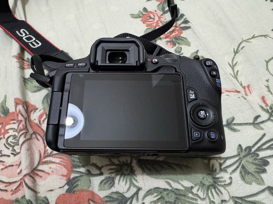 Canon EOS 200D literalmente novo