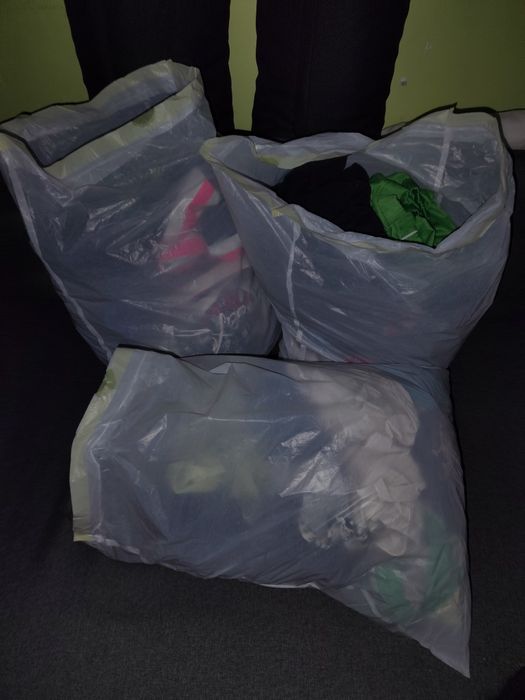 mam na sprzedaż 3 paki ciuchów chłopięcych całość 280 do negocjacji