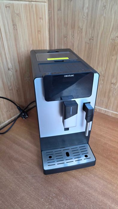 Cecotec Cremmaet Steam Latte Compact - Ekspres do kawy