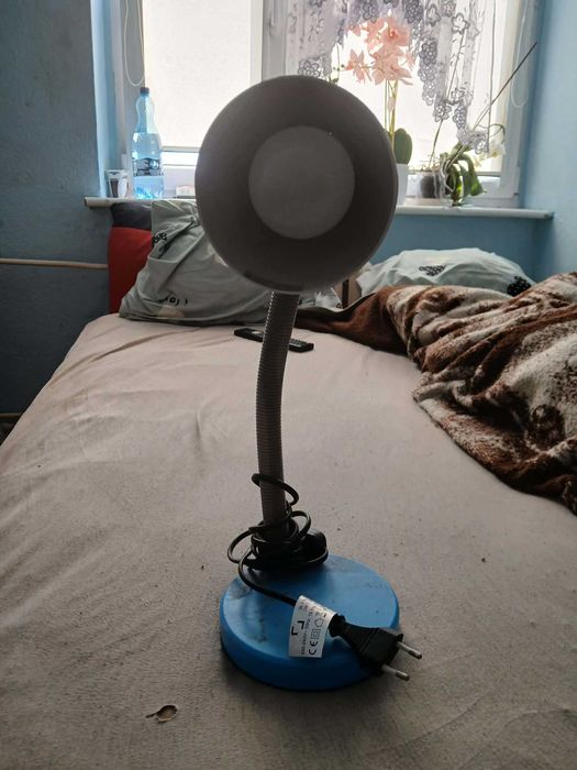 lampka stojąca idealna na biurko