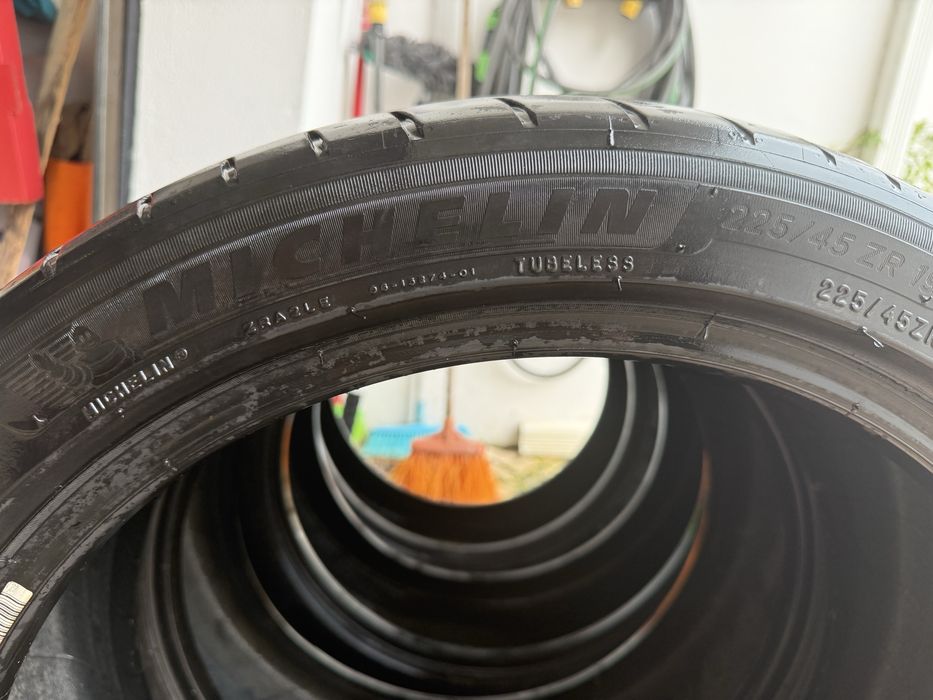 Pneus Michelin 225/45 ZR/19