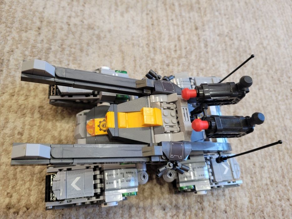 Лего. Військовий танк.