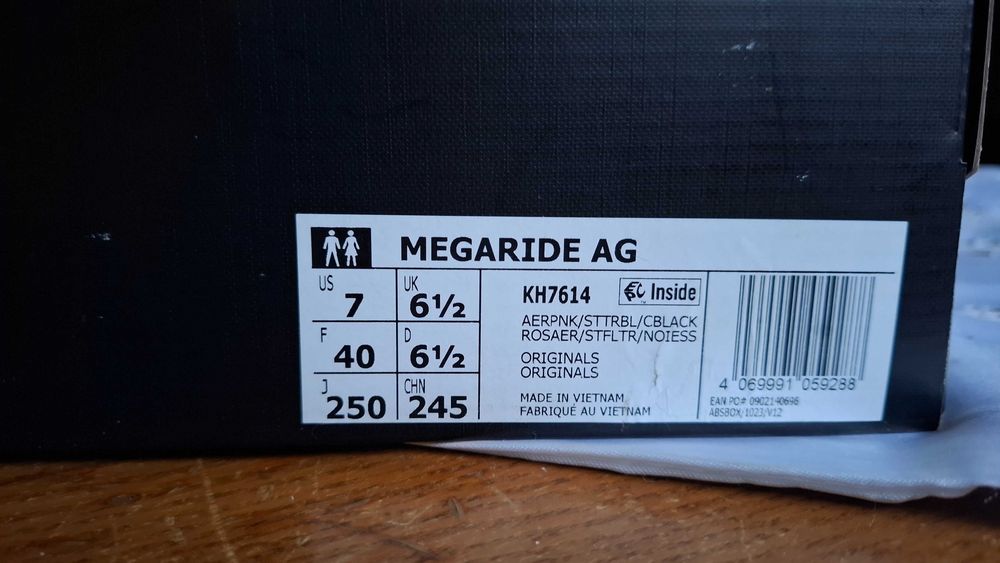 Жіночі кросівки Adidas Megaride AG