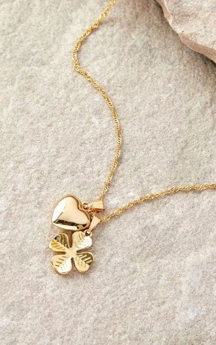 Złoty naszyjnik zawieszki