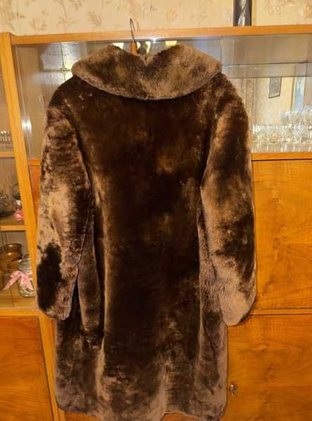 Eleganckie futro damskie z epoki PRL – norka lub nutria