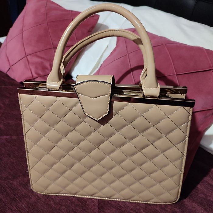 Carteira de senhora nova