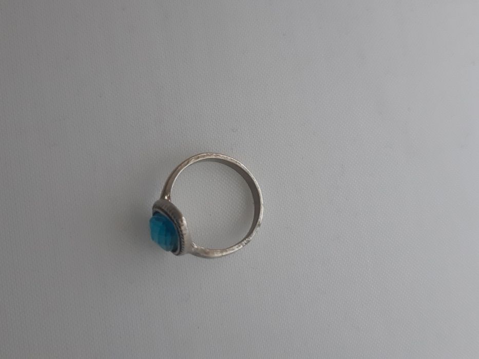 Anel com pedra em azul