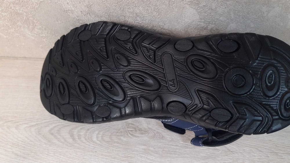 Сандалии, босоножки