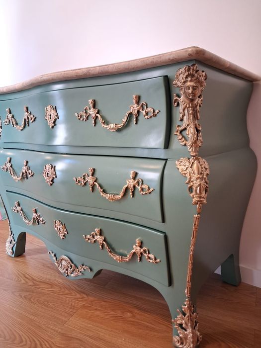 Cómoda Luís XV como nova