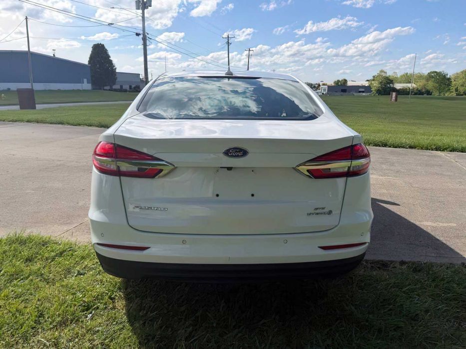 Ford Fusion Titanium Hybrid      2019