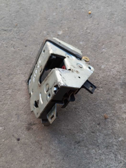 Замок двери задний левый BMW e39,e38