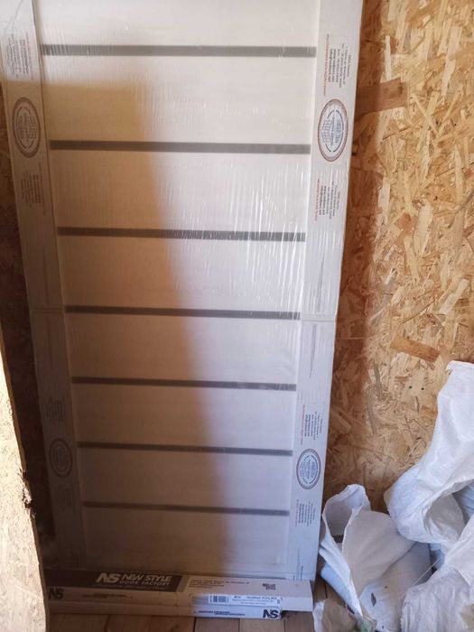 Двері міжкімнатні дерев'яні нові