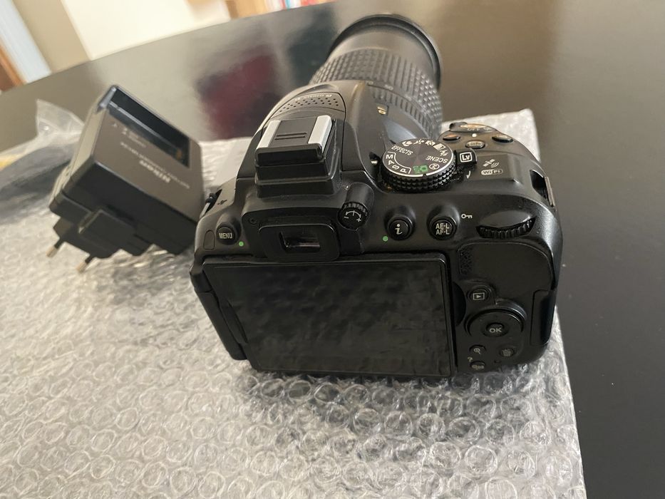 Reflex DSLR Nikon D5300 + Af-S Nikkor 18-105mm 1:3,5-5,6 VR