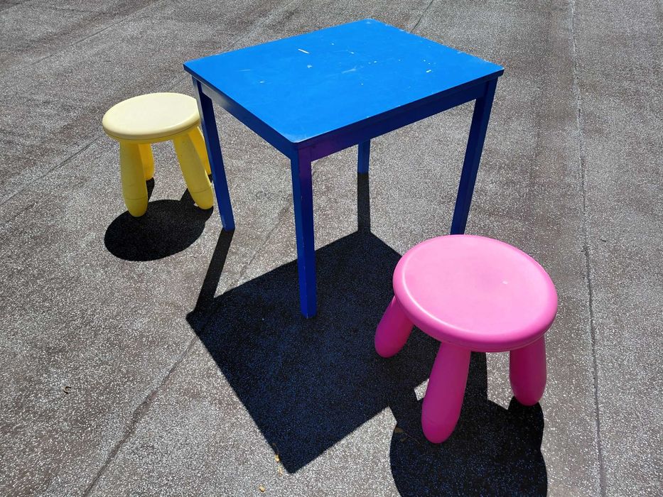 Mesa Madeira com 2 Bancos para Criança