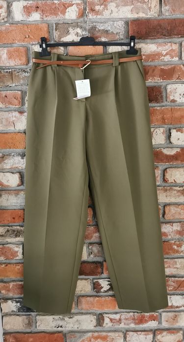 Zara Spodnie Damskie z zaszewkami i paskiem