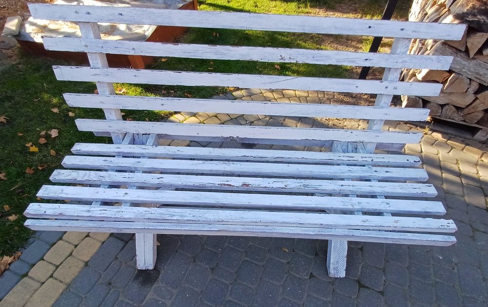 Ławki i stół ogrodowy