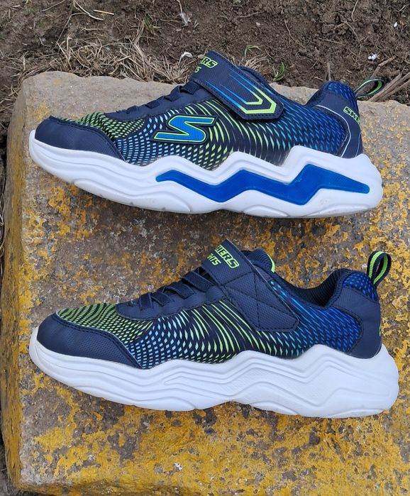 Детские кроссовки Skechers 35 размер в отличном состоянии