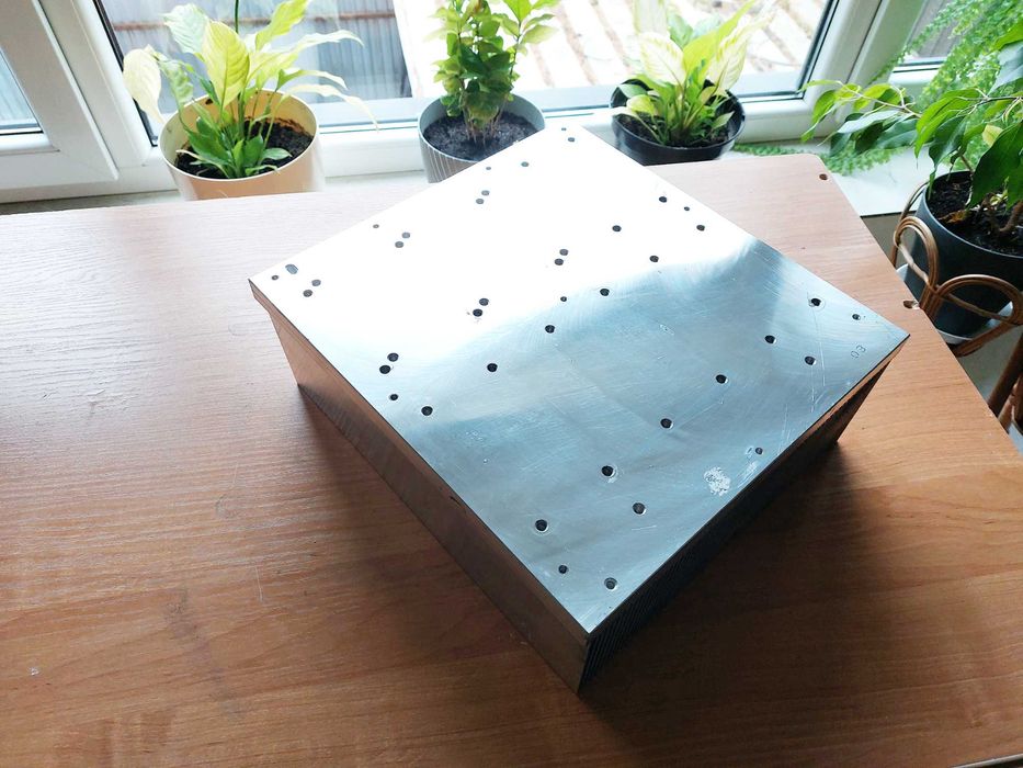 Radiator 300 x 280 x 112 mm / 9 kg / Aluminium